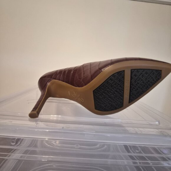 Nine West Burgundy Snake-Embossed Leather, Size 8 1/2 - Picture 8 of 14